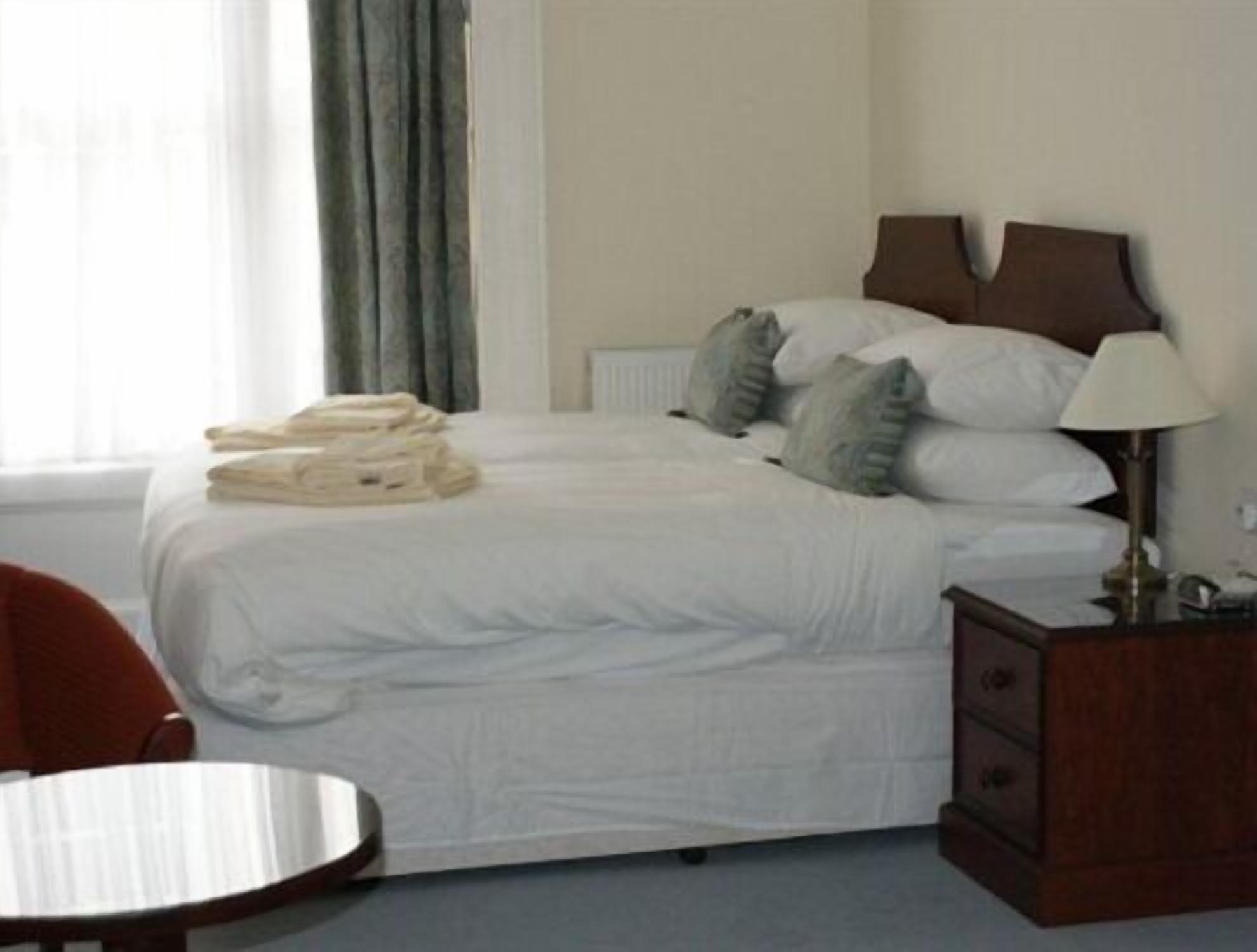 Peregrine House Hotell Canterbury Exteriör bild